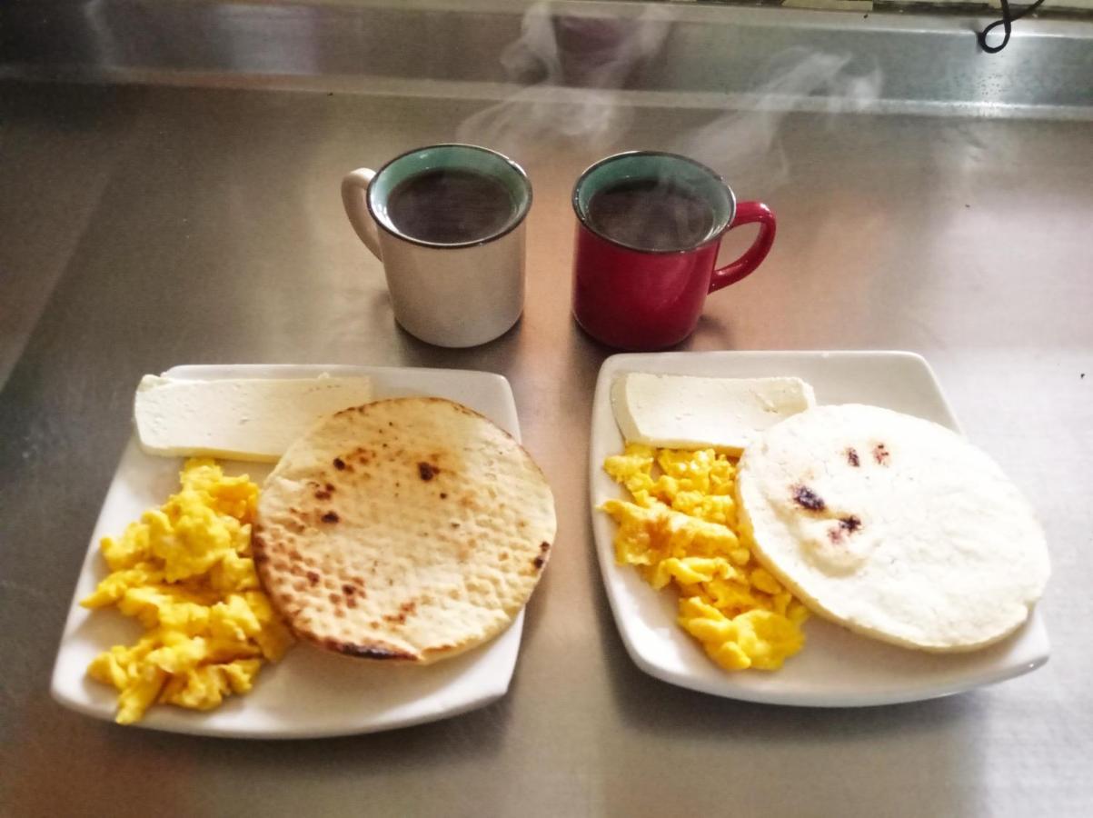 Al Bosque Hostel & Glamping Santa Elena  Bagian luar foto