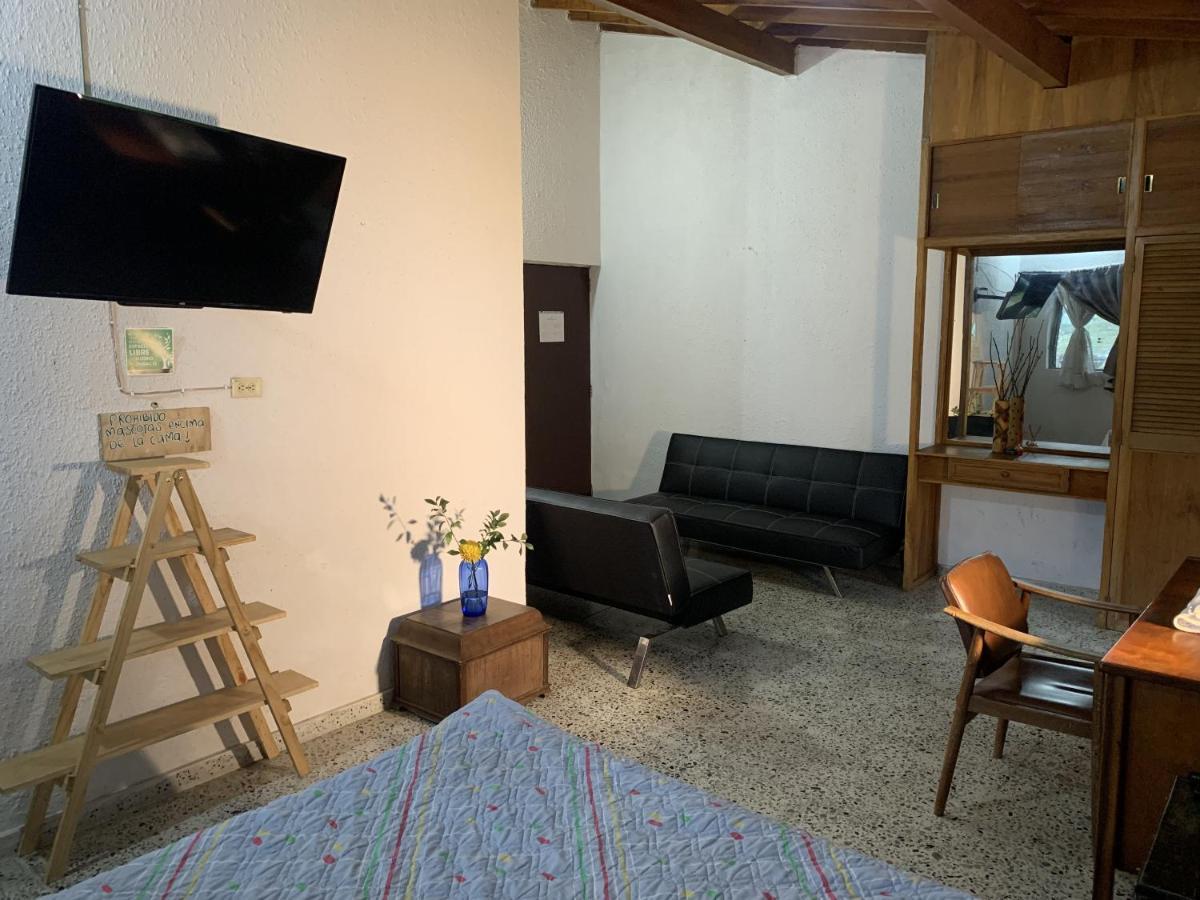 Al Bosque Hostel & Glamping Santa Elena  Bagian luar foto